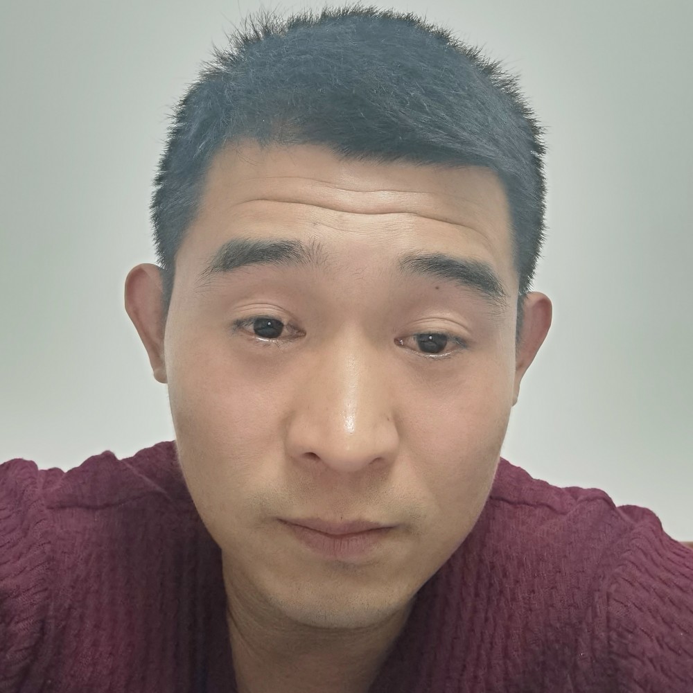兴奋打朋友的照片