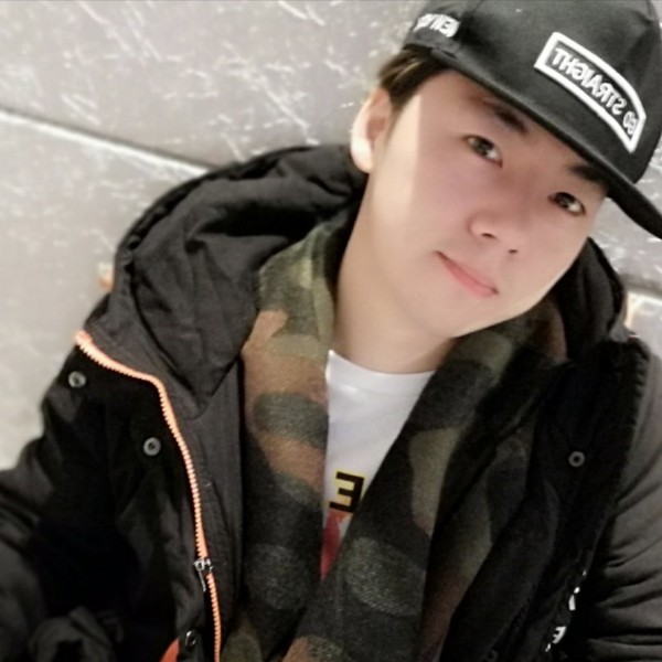 流沙深拥彪壮的照片