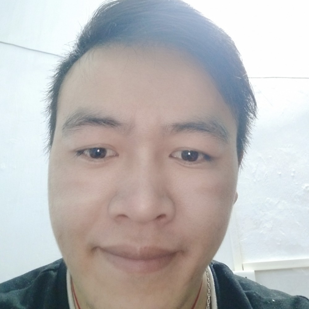 枫叶中的红尘仙子的照片