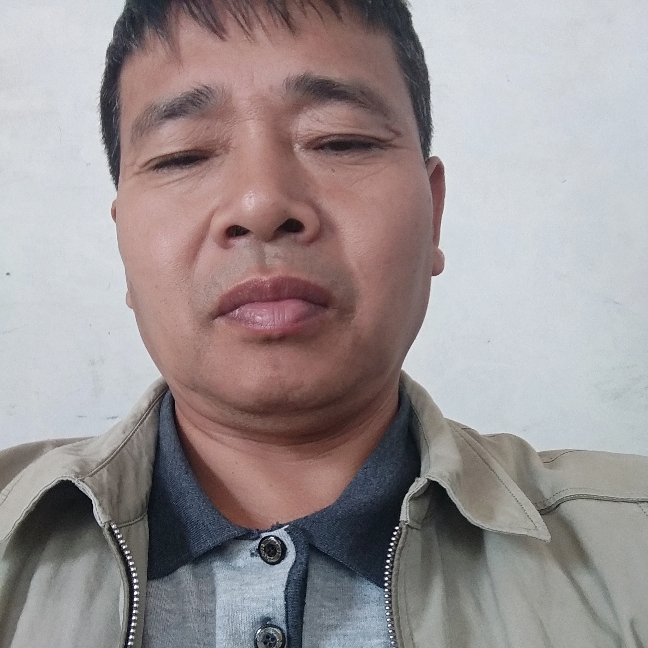 拉长水杯的照片