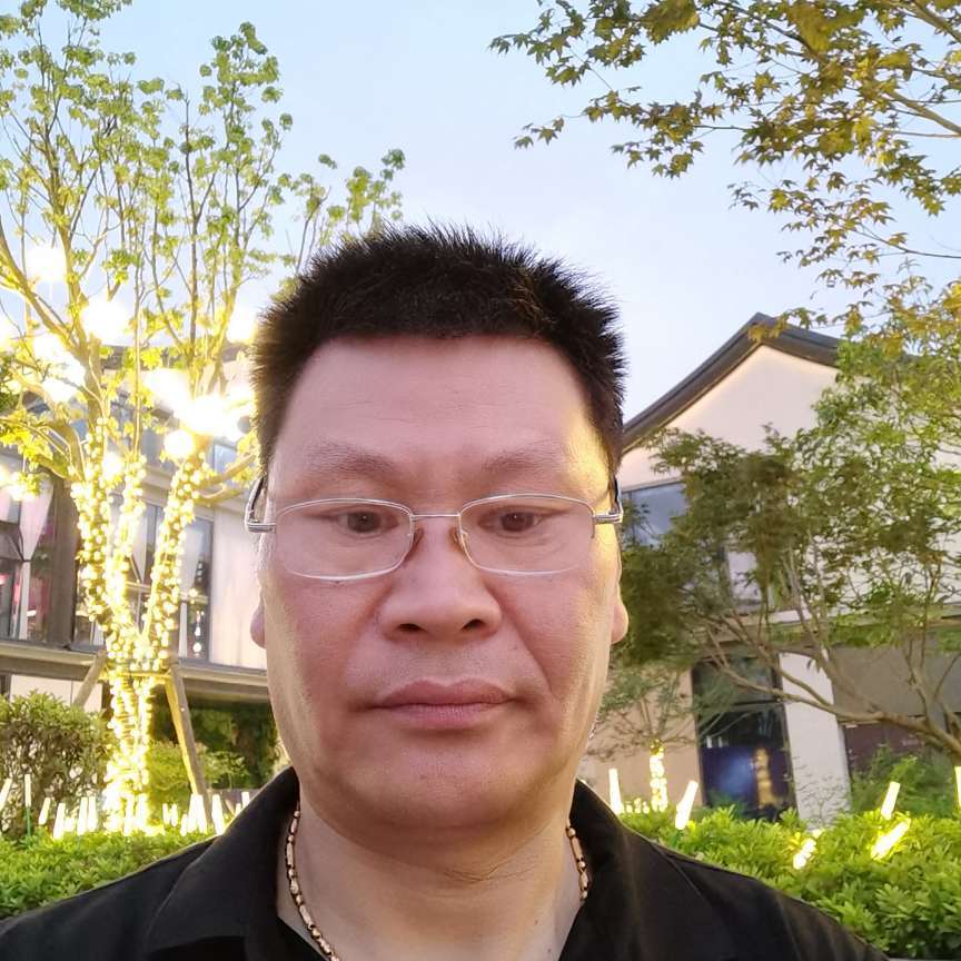 开朗和芒果的照片