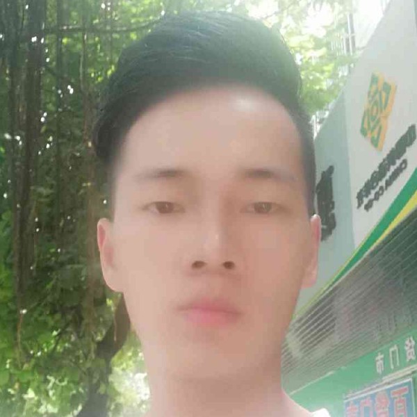 淡然泪了草丛的照片