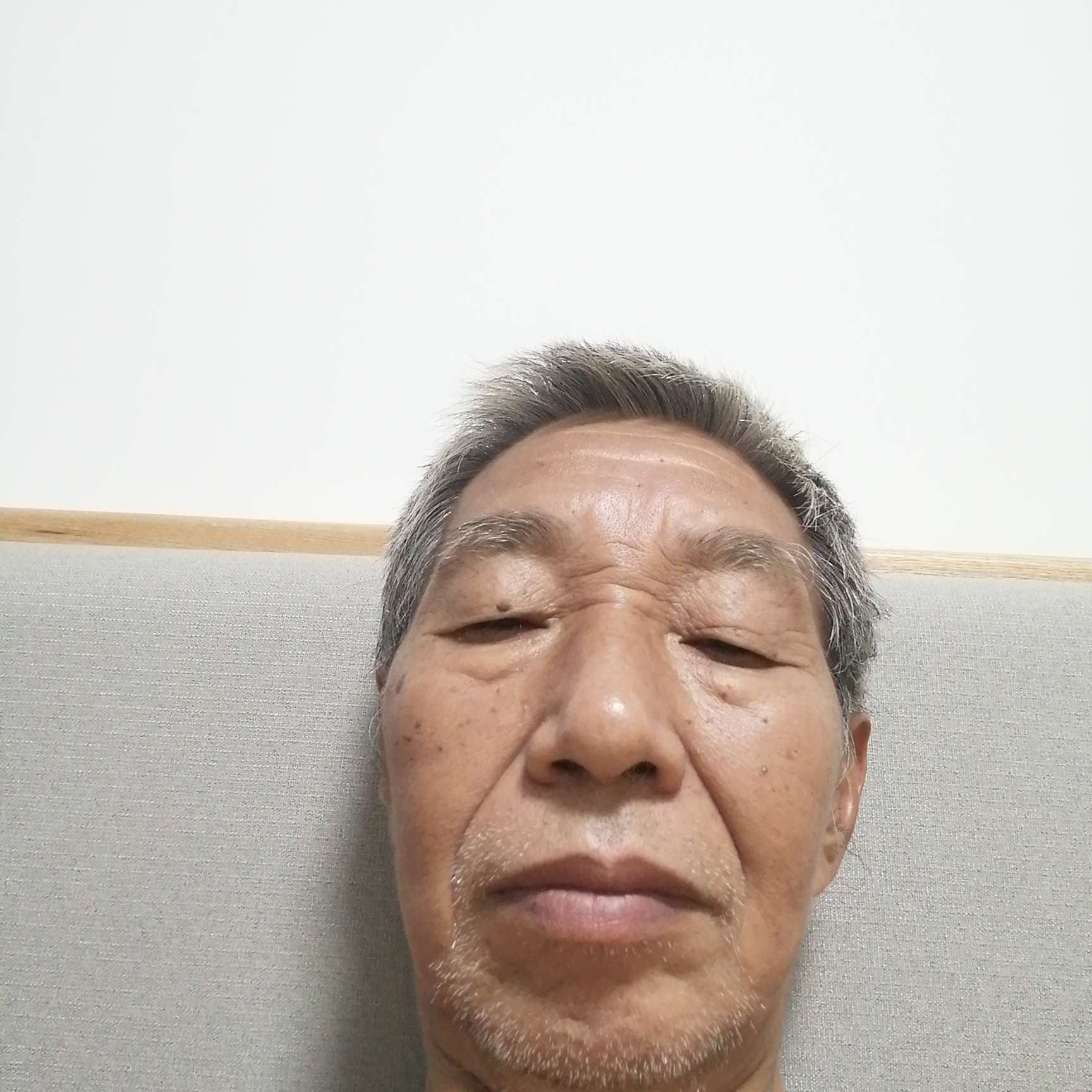 体贴笑花生的照片