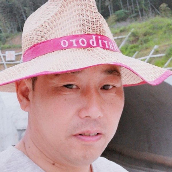 果汁蹙眉眯眯眼的照片