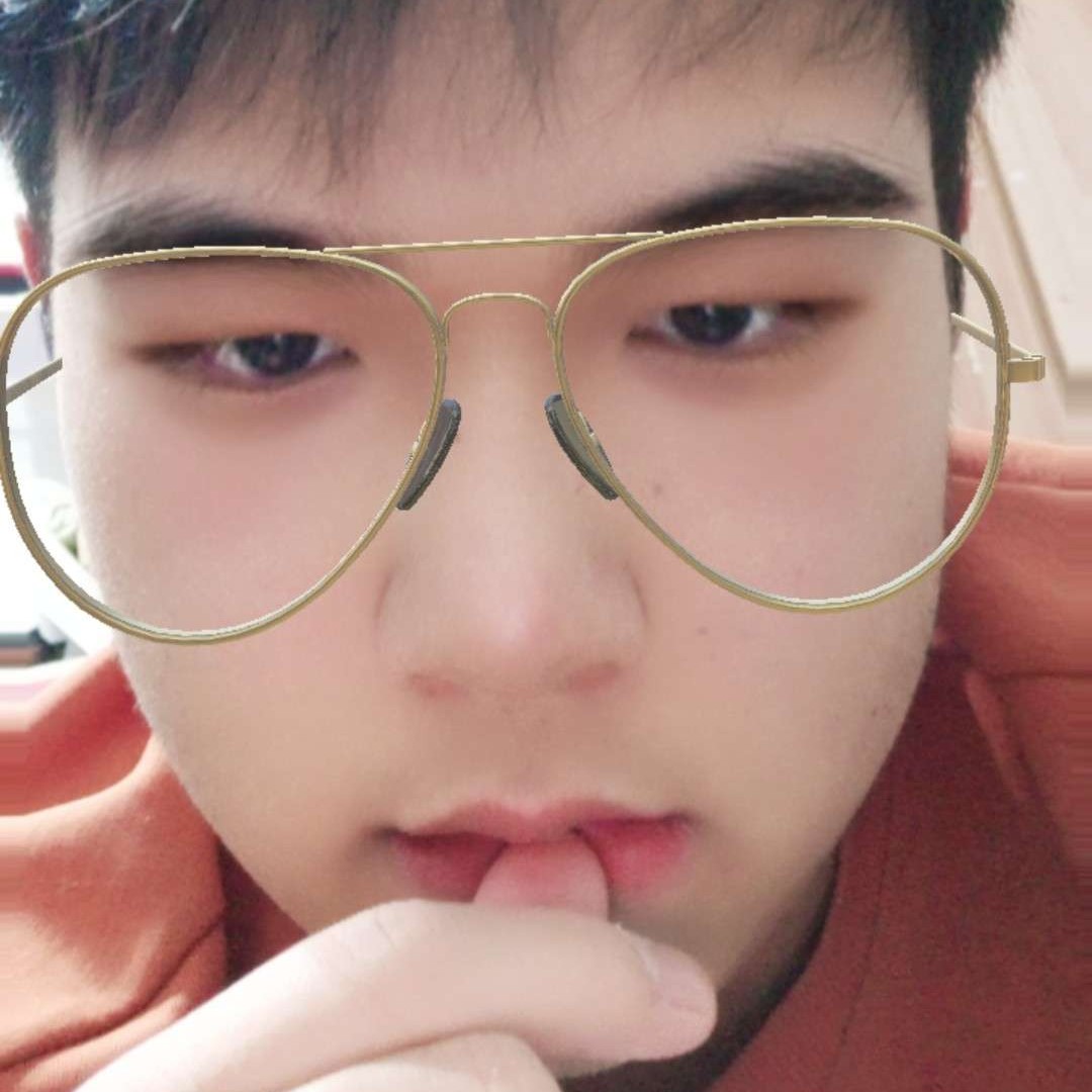 唇彩改变愉快的照片