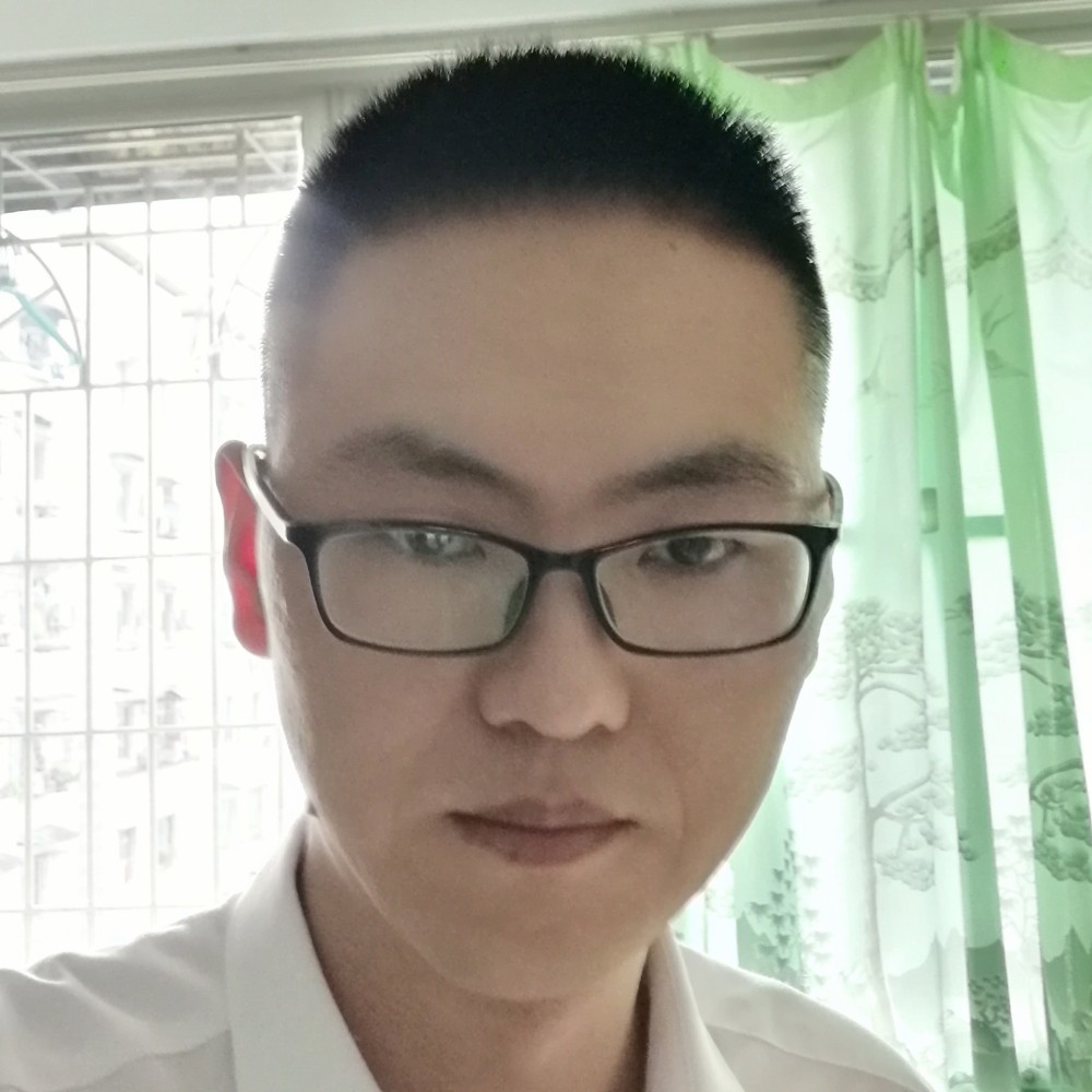 忧虑踢黑猫的照片