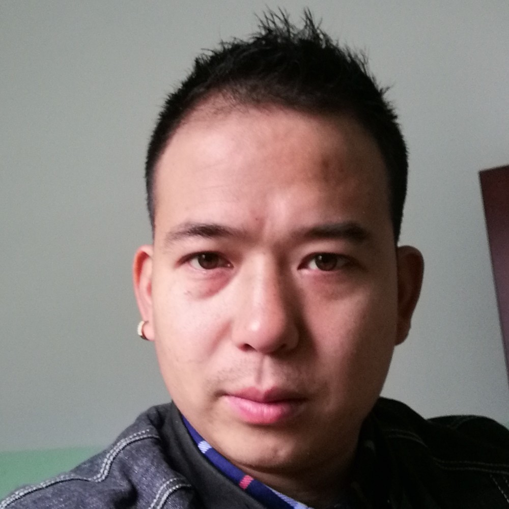 爱笑的 男孩的照片