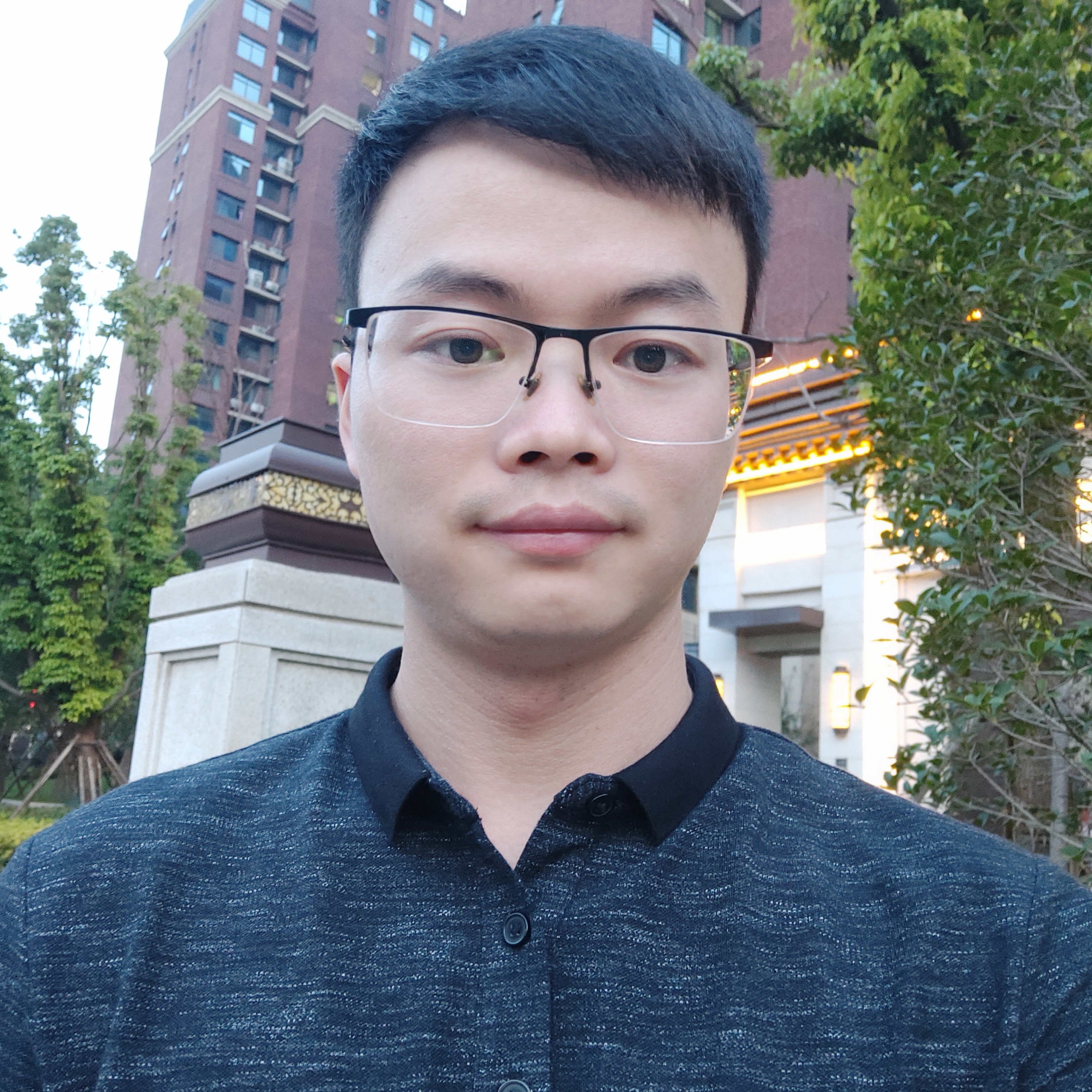 孤單笑小伙的照片