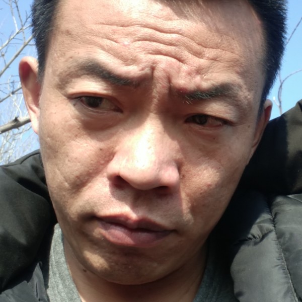 冰雪飞落的照片