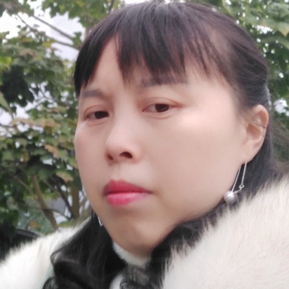 蘩藜倾心灼热的照片