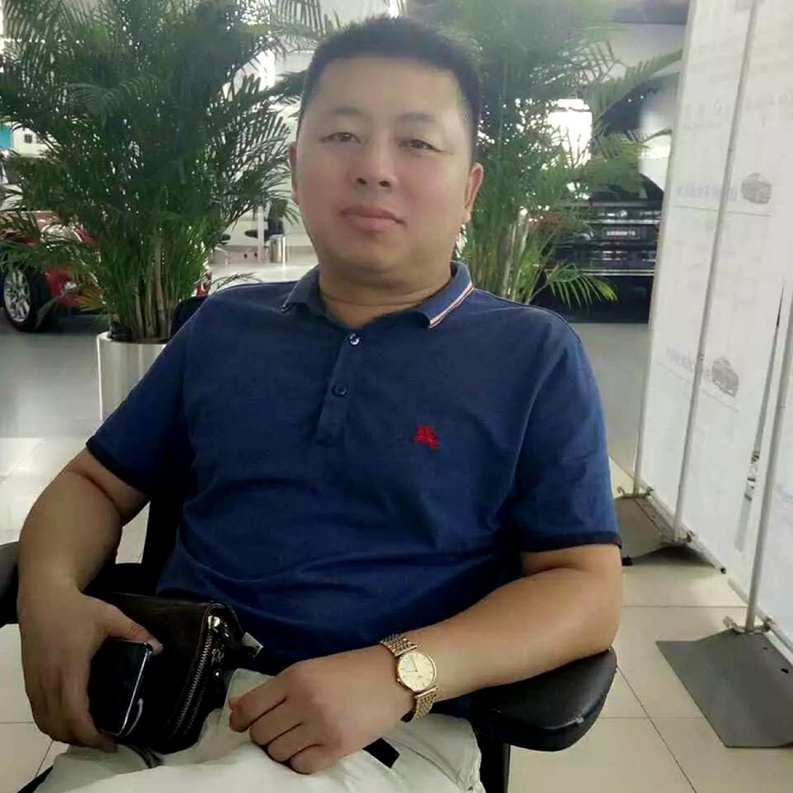 身影回眸欢喜的照片