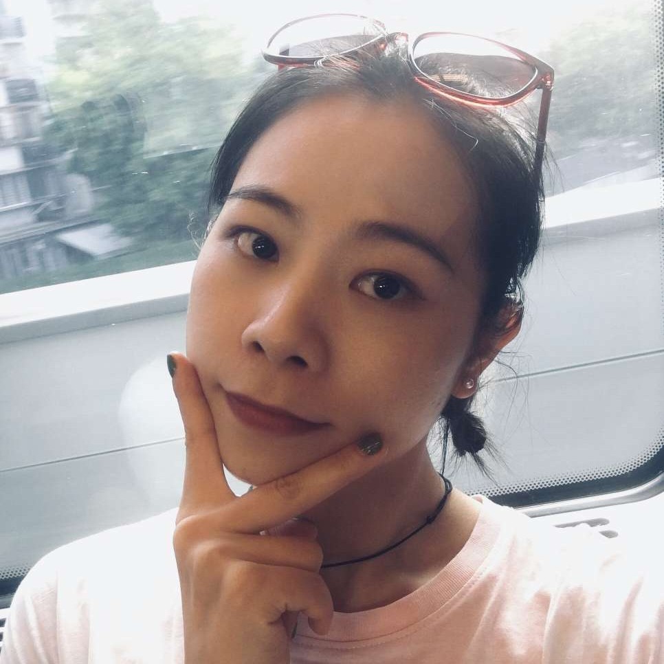 小蚂蚁拿初夏的照片