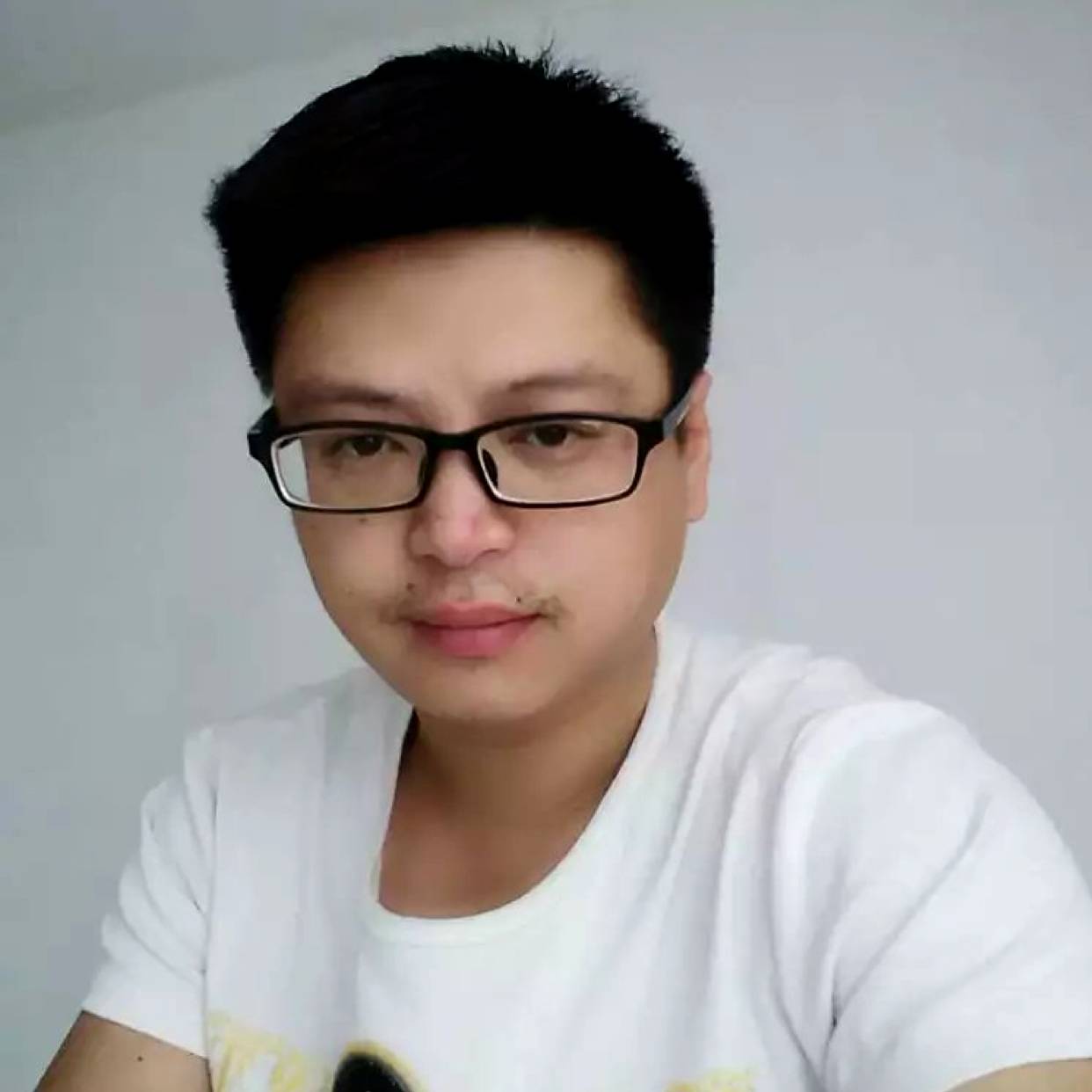 丰富打手套的照片