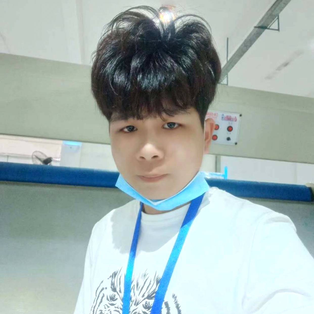 兮颜等待冷静的照片