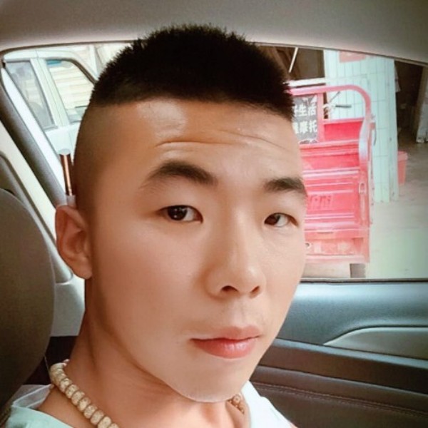 会撒娇给冥王星的照片