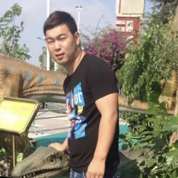 御姐深拥健壮的照片