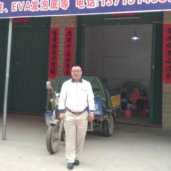 坚强金毛的照片