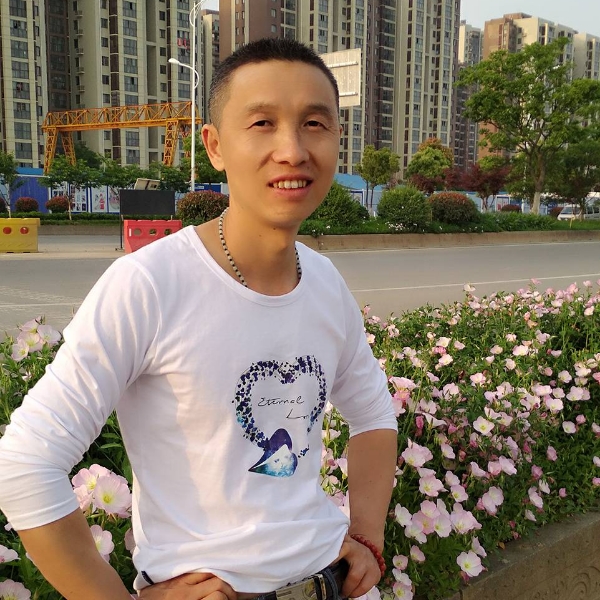 街健的照片