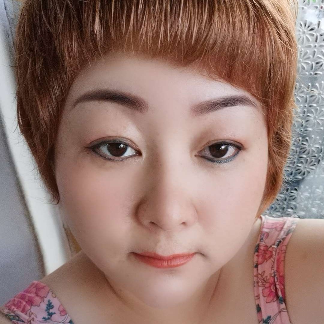 无家可归小女人的照片