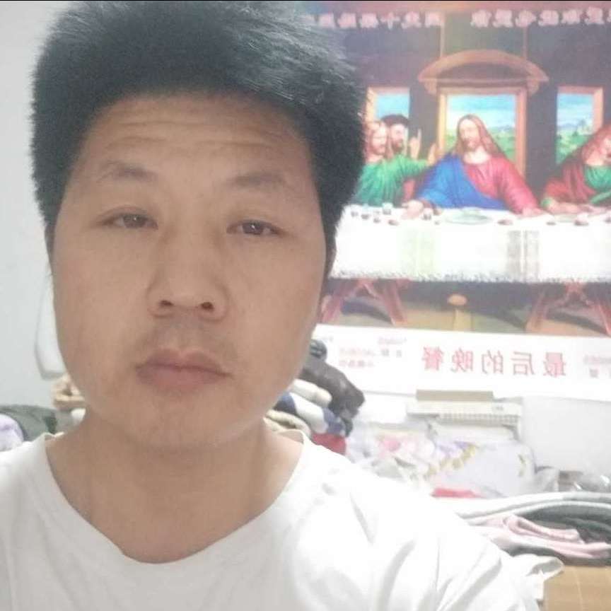 泪雨向愉快的照片