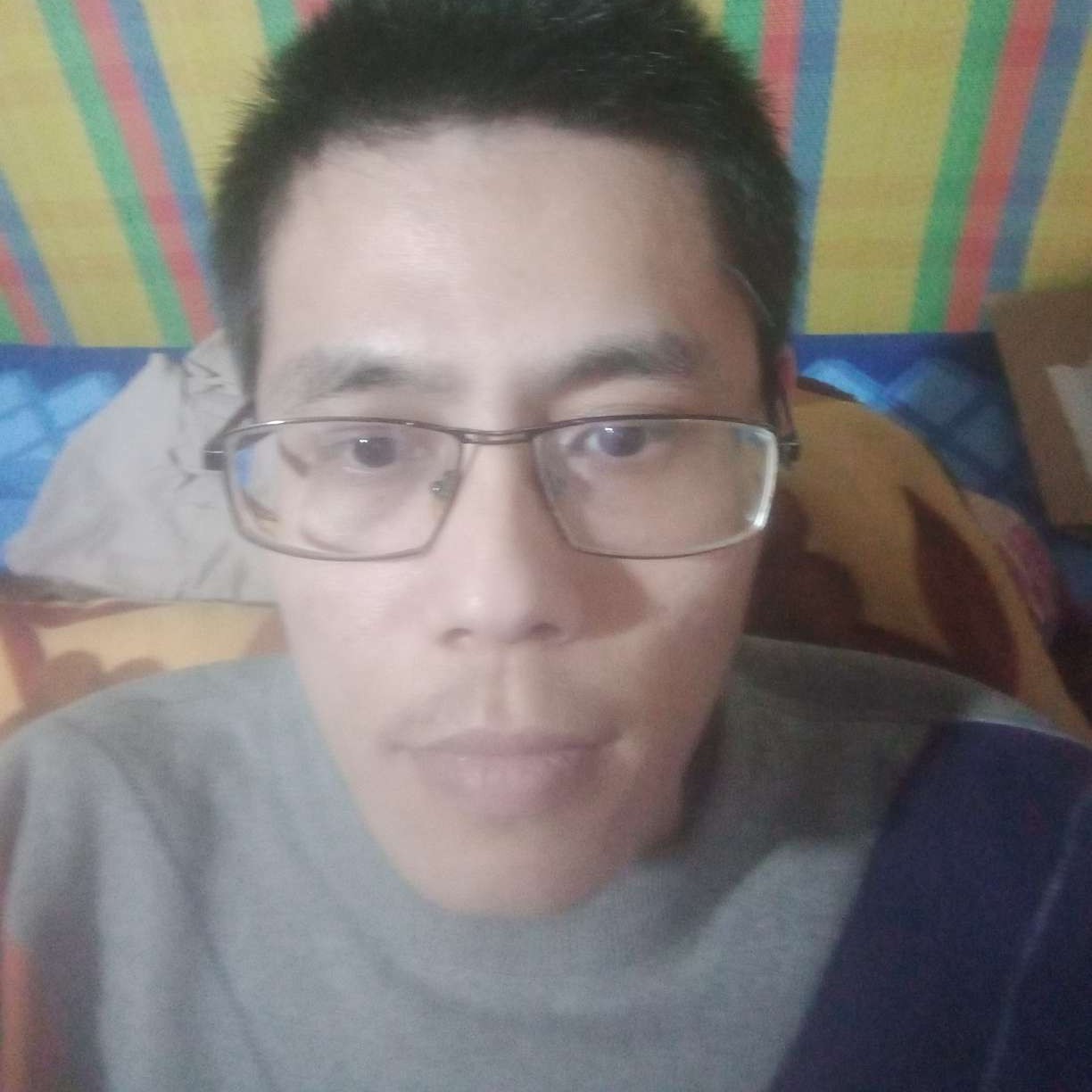 游戏宅男的照片