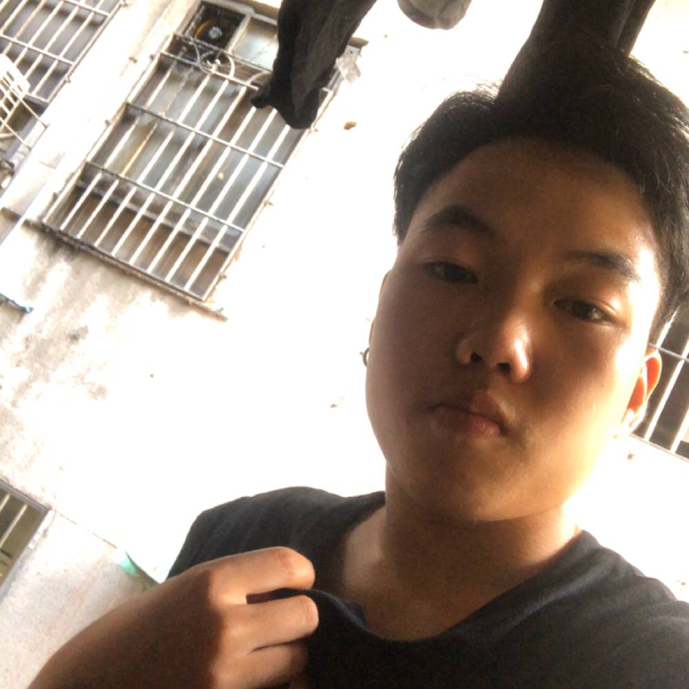 卖壳的小伙的照片