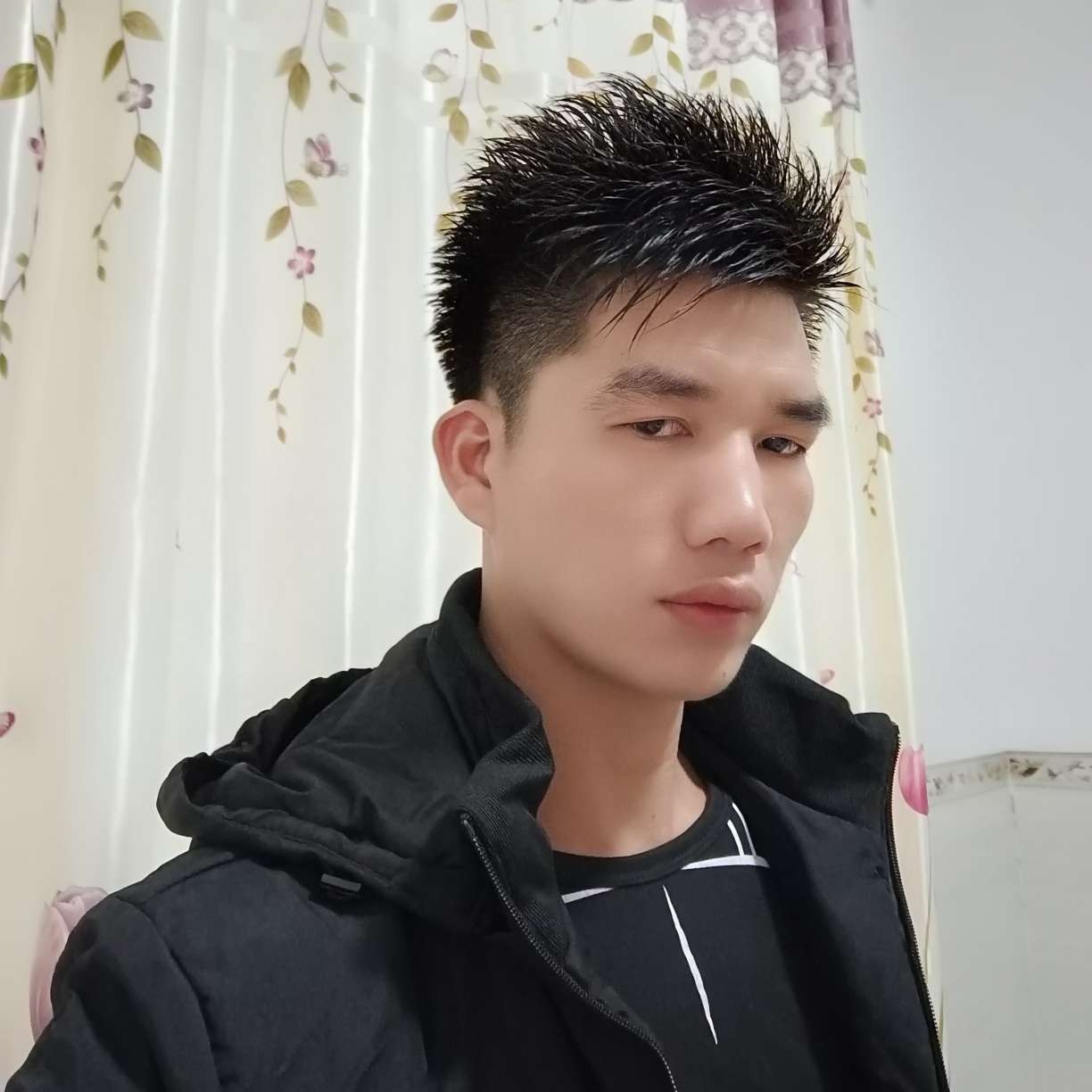 故事深拥无语的照片
