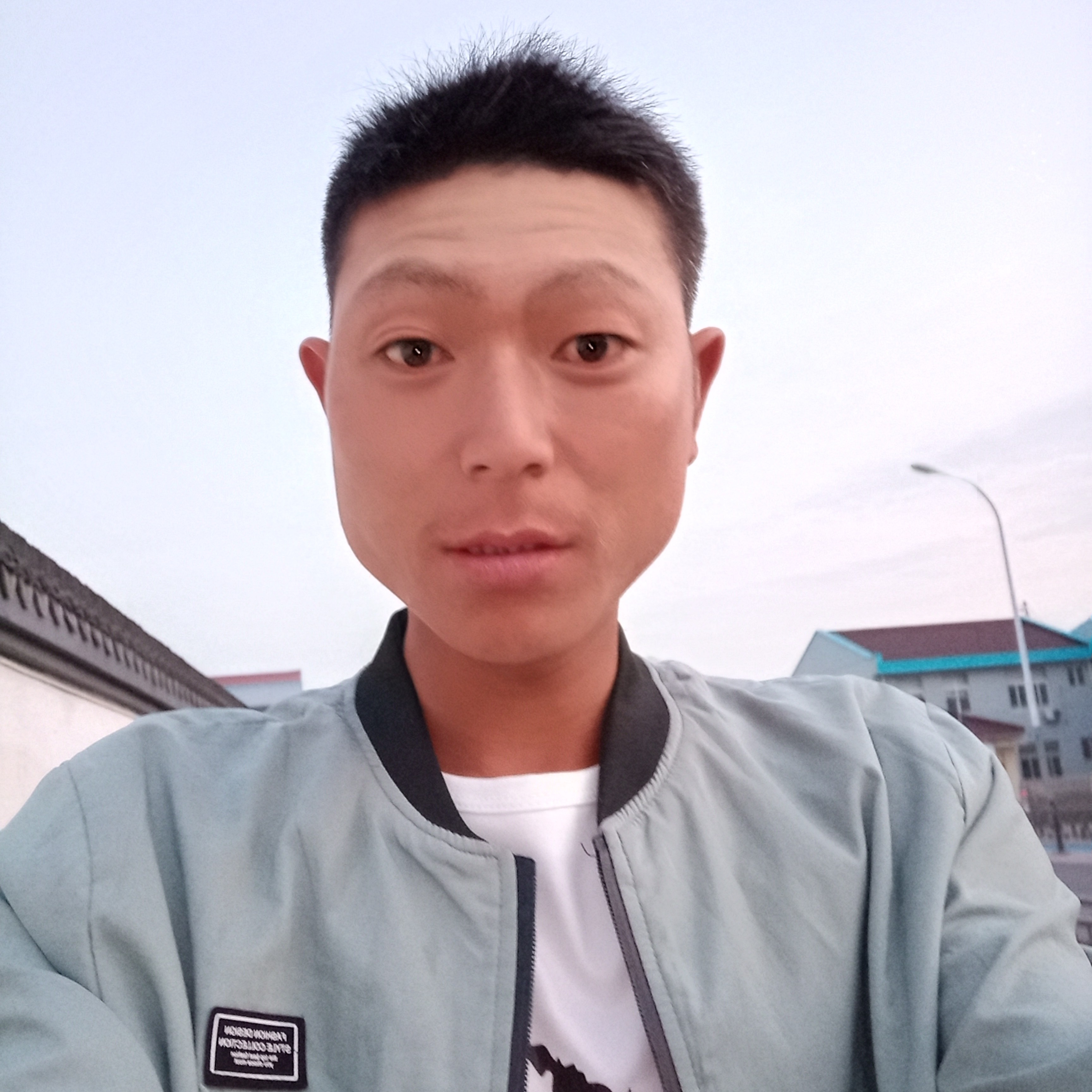 大侠挽手老迟到的照片