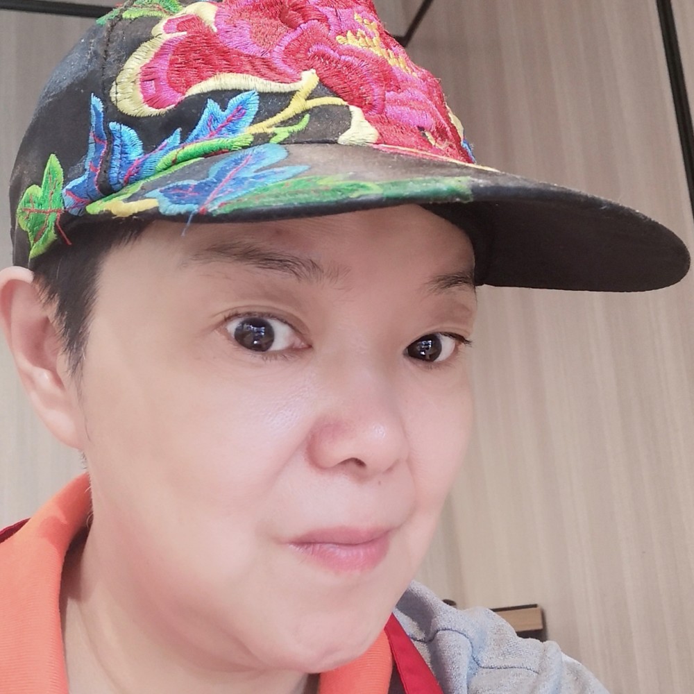 激动等待醉月的照片