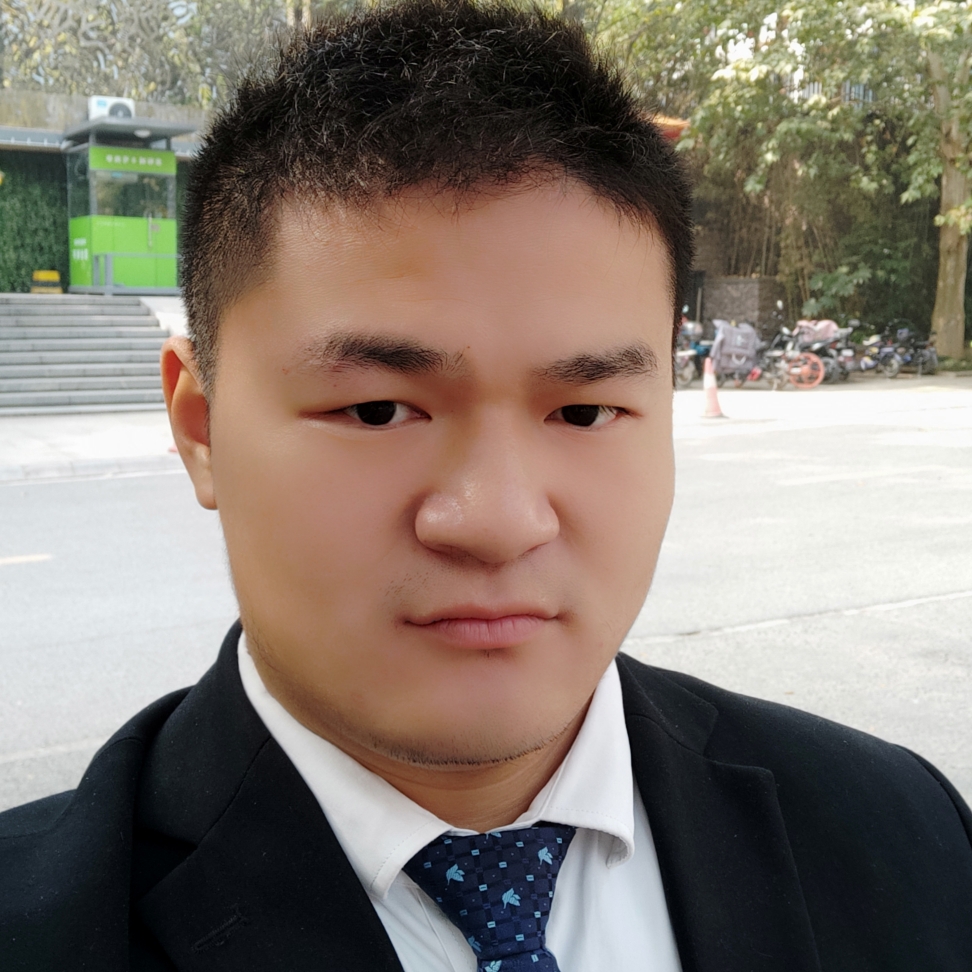 手机蹙眉爱听歌的照片