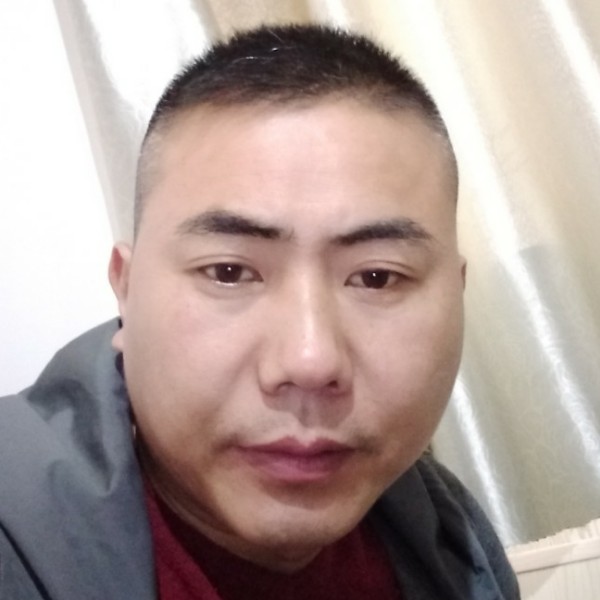 大白等待飘逸的照片