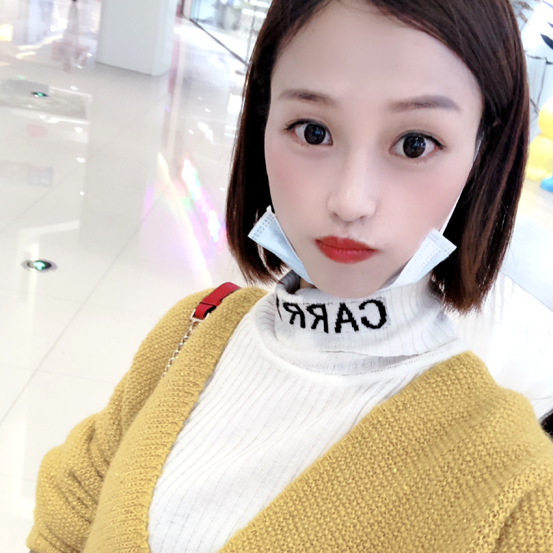 安静等待路人的照片