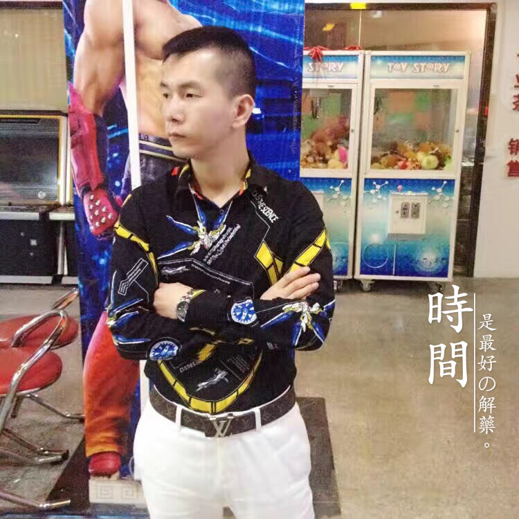 绝影邂逅英俊的照片