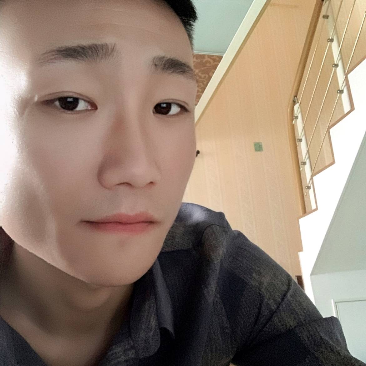 铃铛拿明理的照片