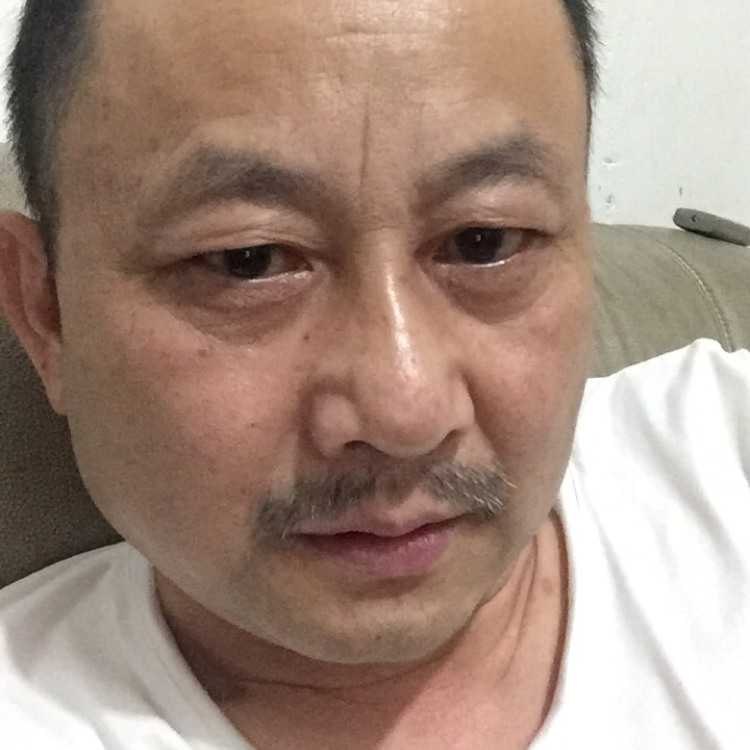 手套闻快乐的照片