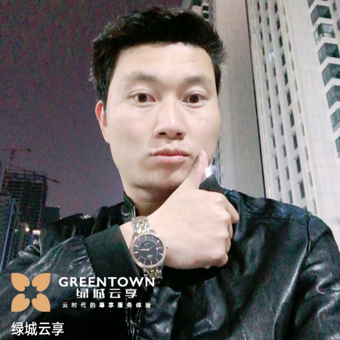 冷眸回眸纯真的照片