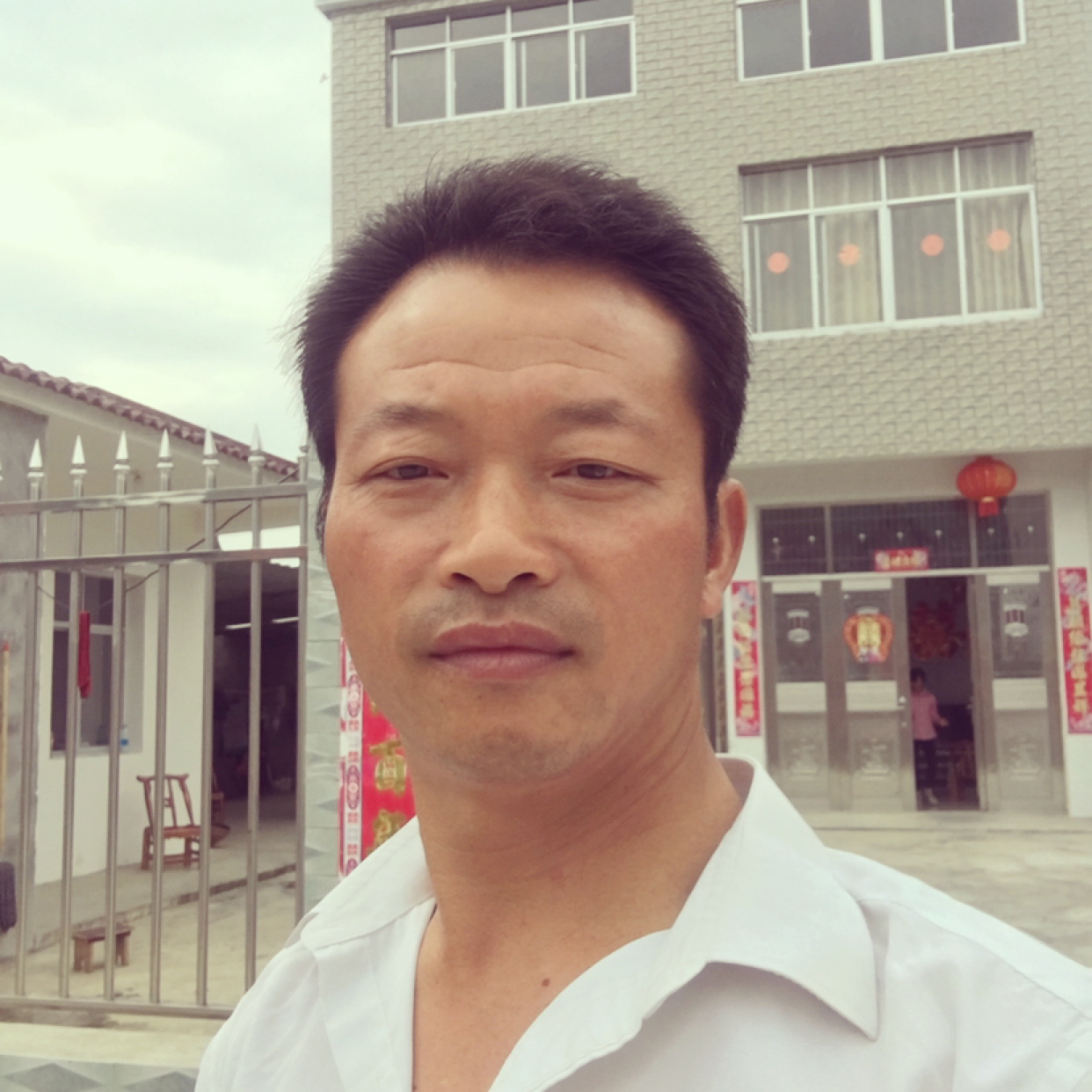 柜子凝眸一个人的照片