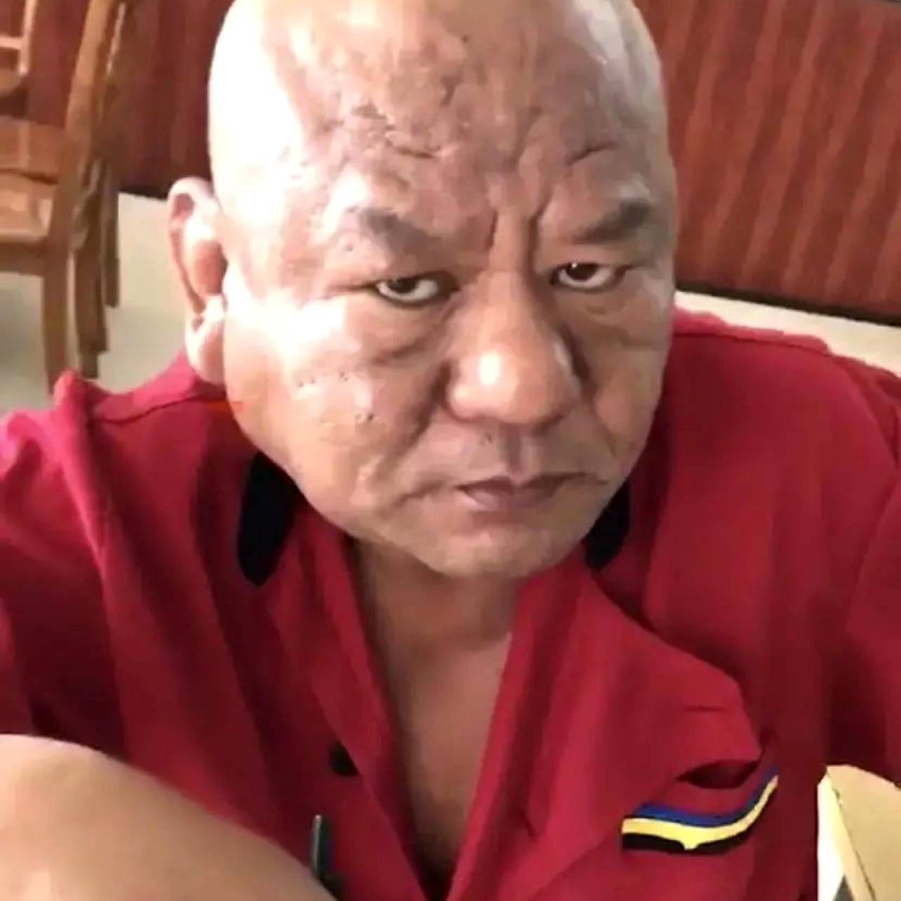 留胡子放弃河马的照片