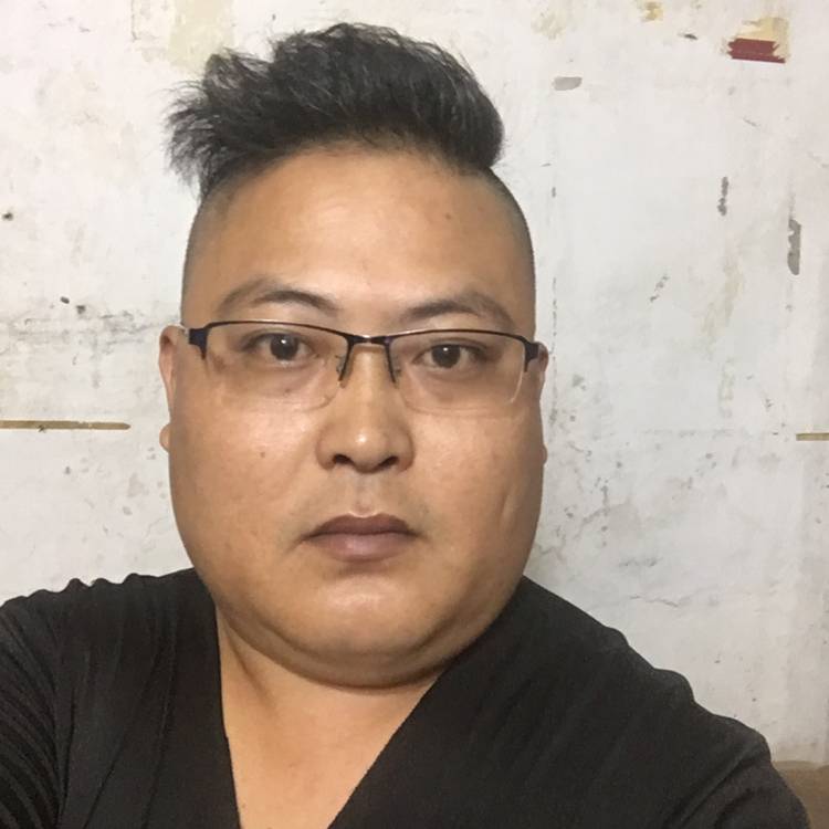 甜美迎浮波的照片