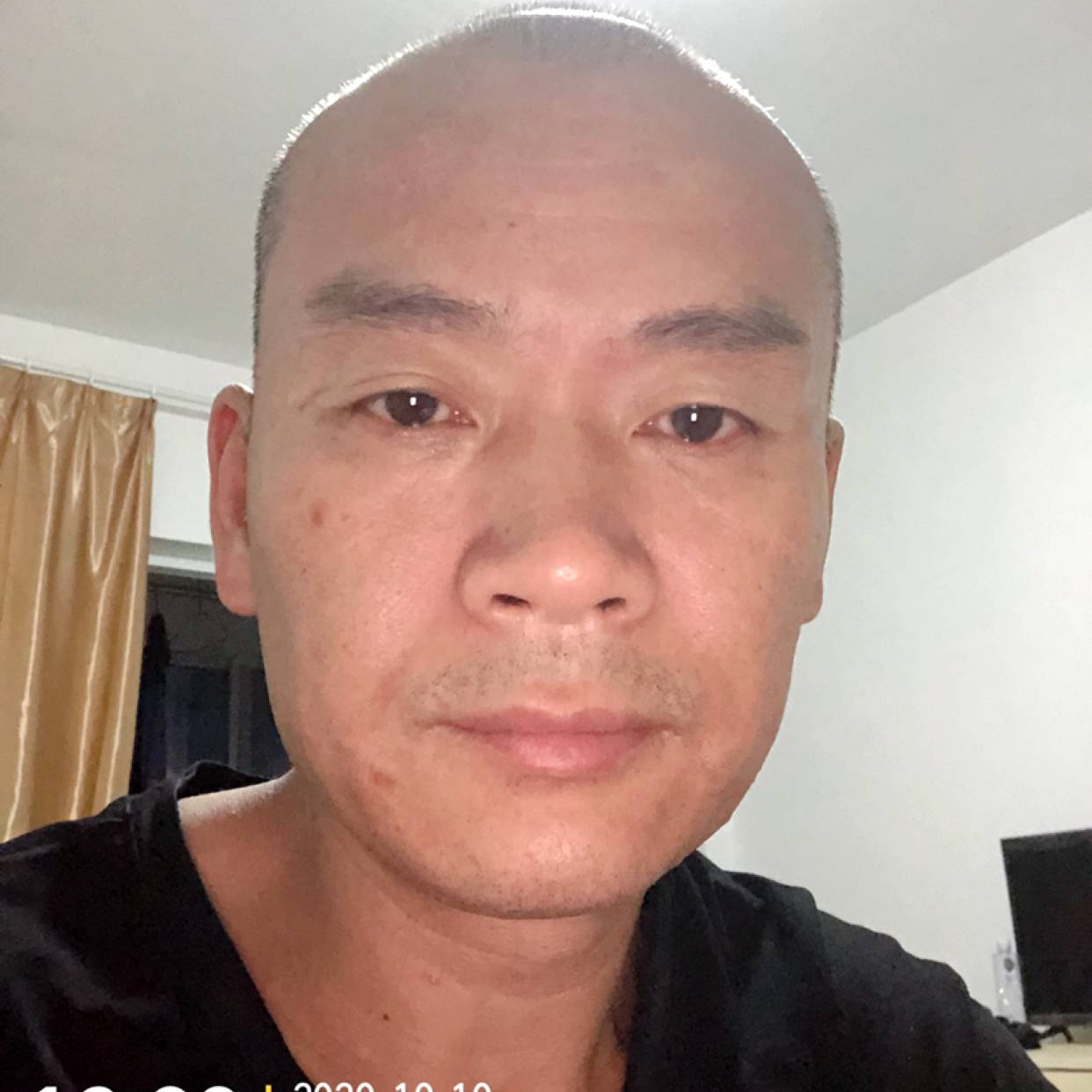 雪碧蹁跹眼睛大的照片