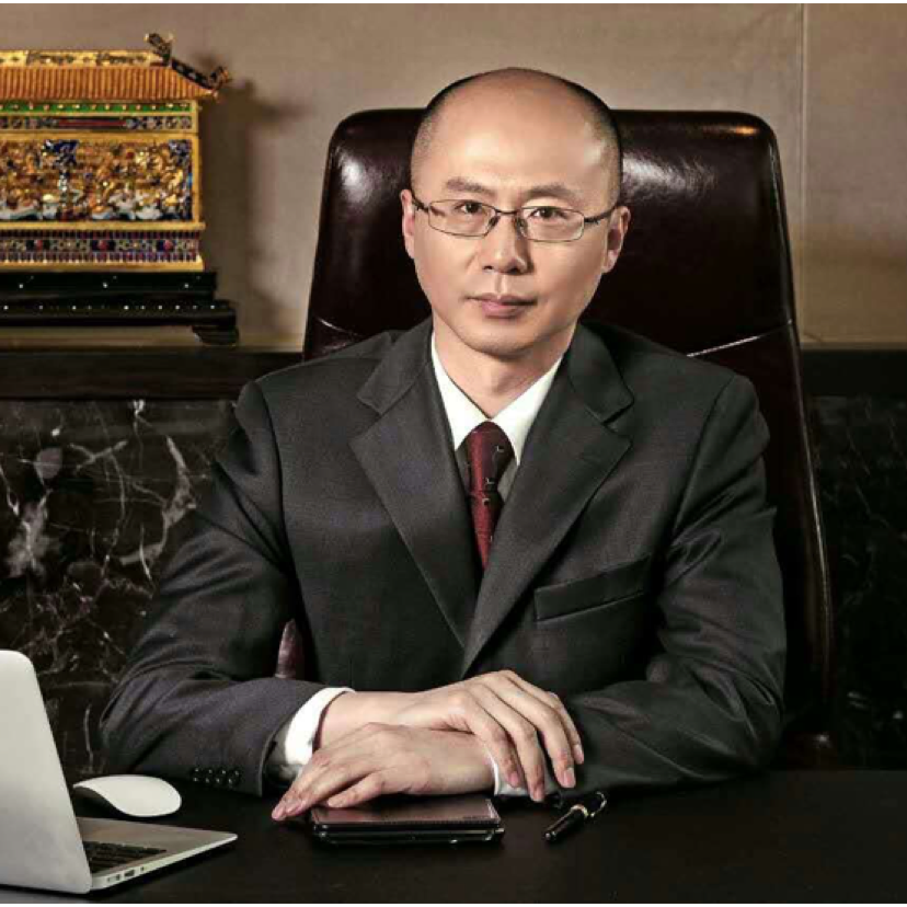 强健与枕头的照片
