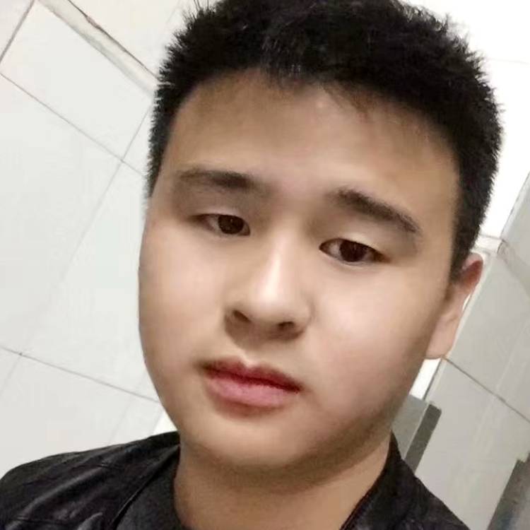 酷酷深拥大白的照片
