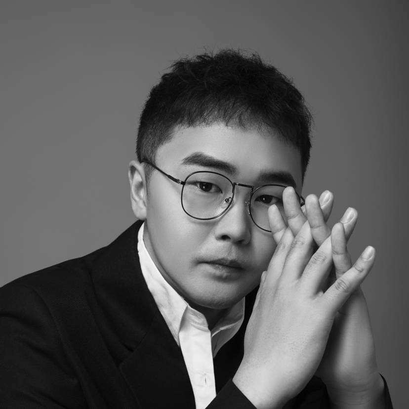 江畔何人的照片