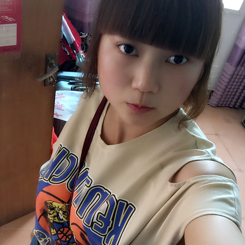 羽裳回首勤恳的照片