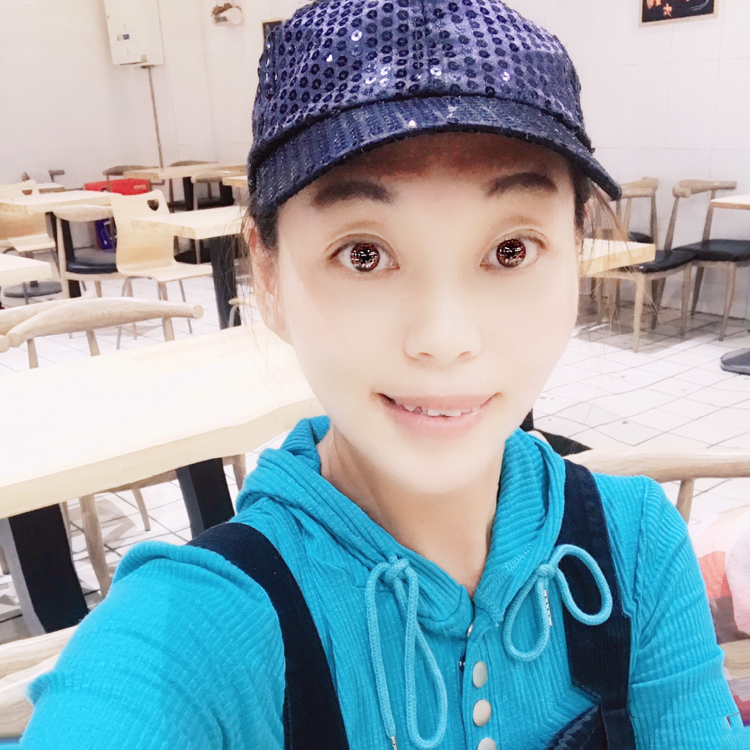 限量版宅女的照片