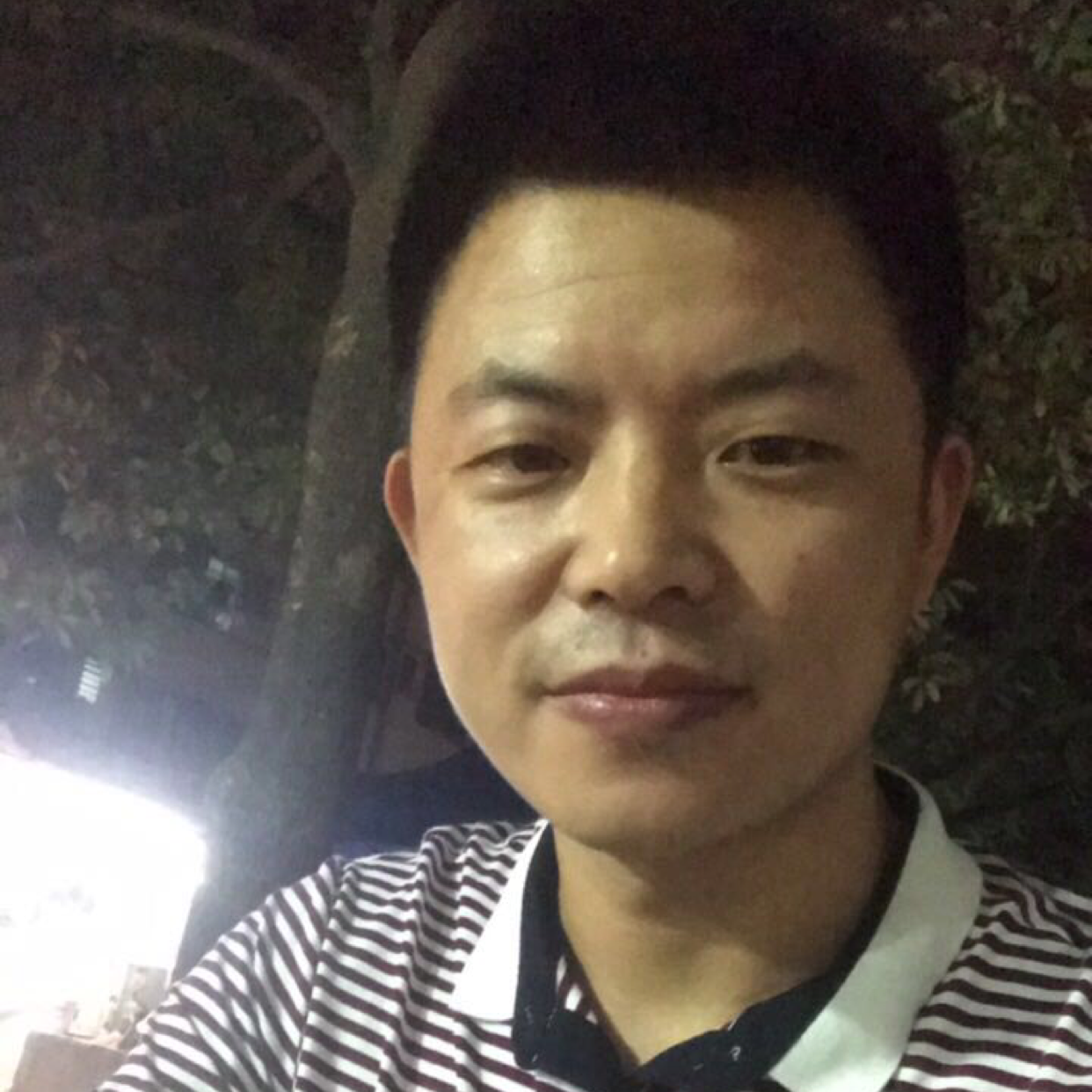 魔镜回眸单纯的照片