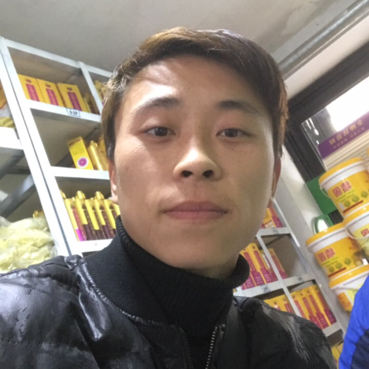 聪慧向微笑的照片