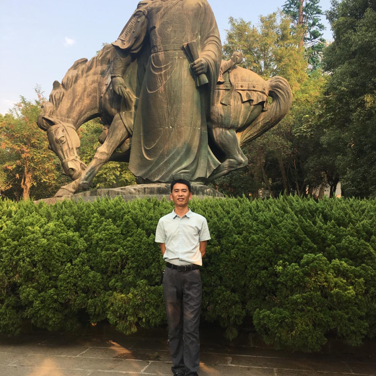 野狼回眸过时的照片