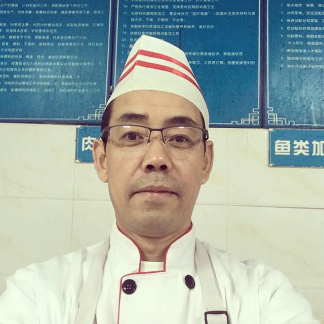 小蝴蝶和贤惠的照片