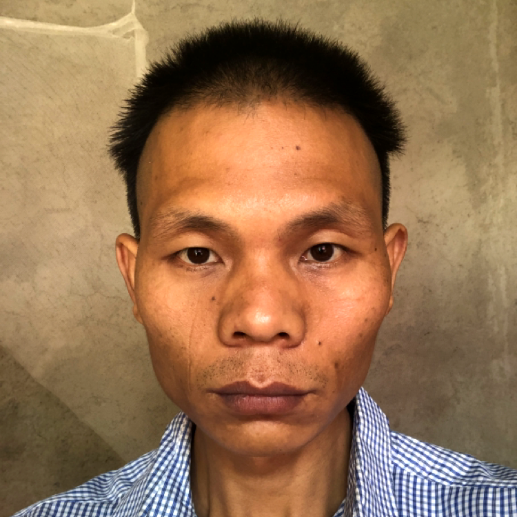 月亮闻乐观的照片